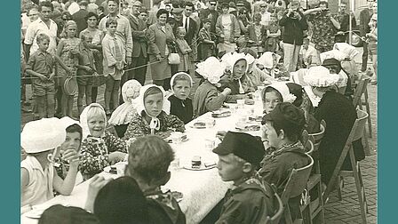 Broodmaaltijd voor de volksdansers, eind jaren '60