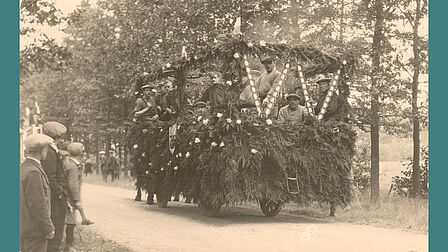 Praalwagen van de gezamenlijke smeden