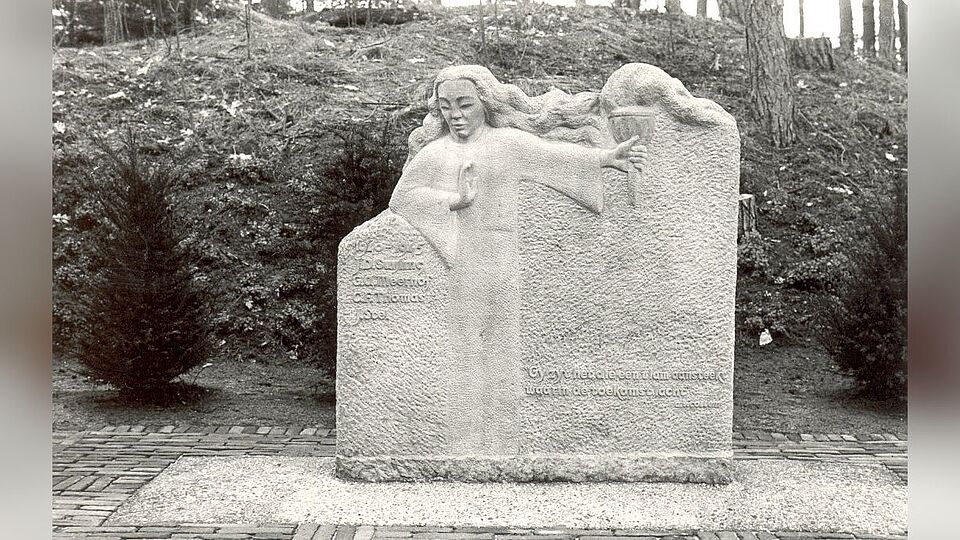 Afbeelding van het monument voor de gevallenen te Radio Kootwijk